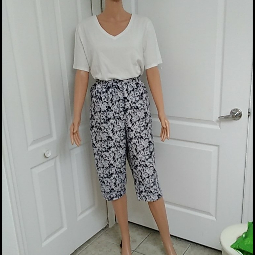 Floral Capri Pants with Pockets by Alia Petite